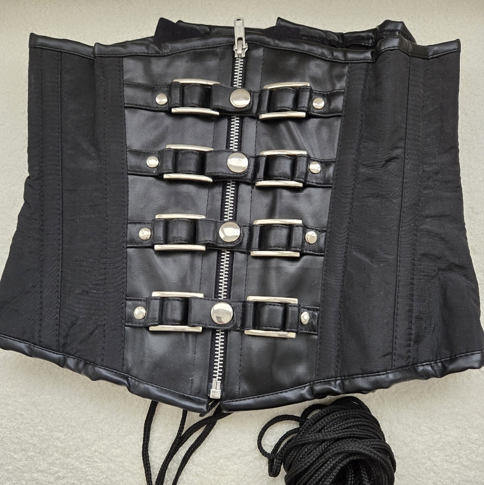 Black Burleska Corset ✨️🤌💀
